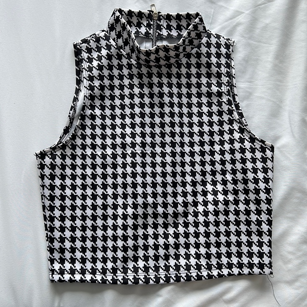 Black and white houndstooth crop top